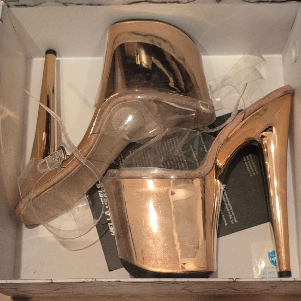 Shimmering Gold Platform Heels - Picture 1 of 4